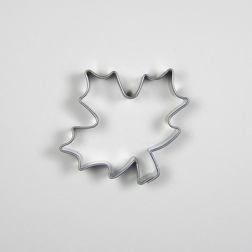 Stainless steel cutter - maple leaf