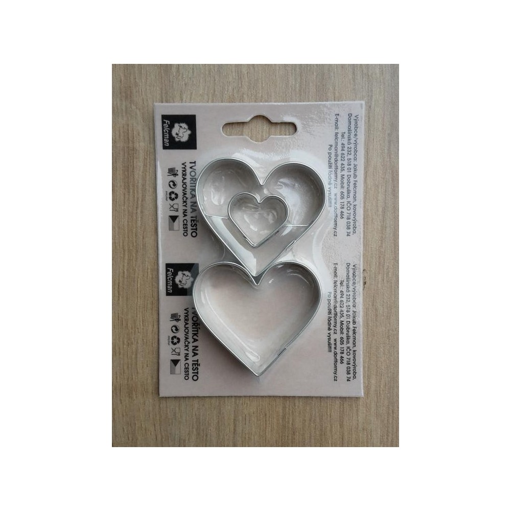 Set of cutters - big hearts with a center