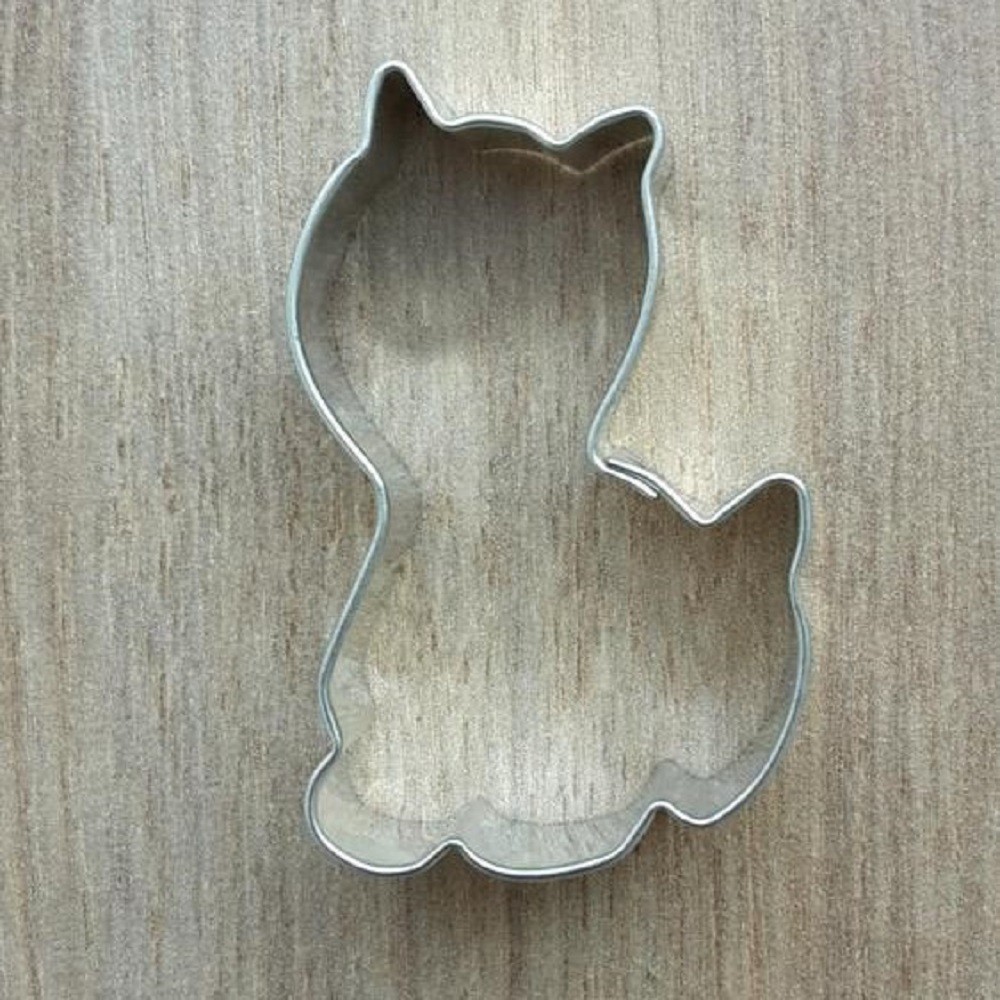 Cookie cutter - sitting cat