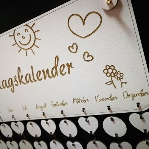 Wooden family wall calendar (DE)