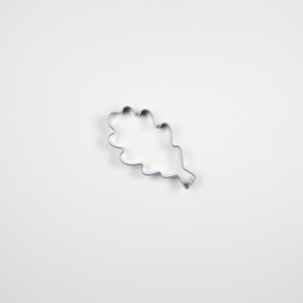 Stainless steel cutter - oak leaf