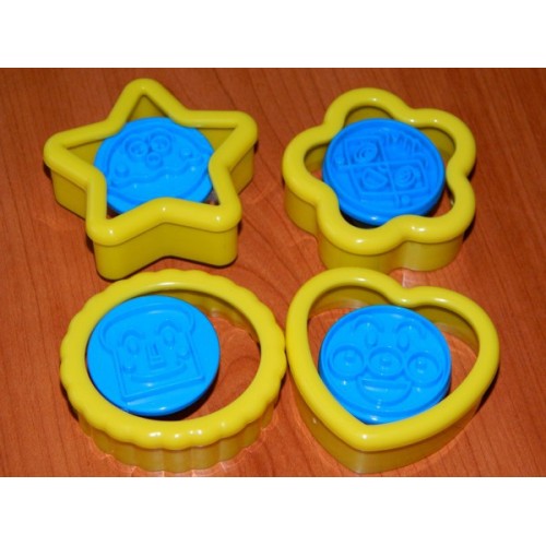 Cookie cutters and impression - smiling face